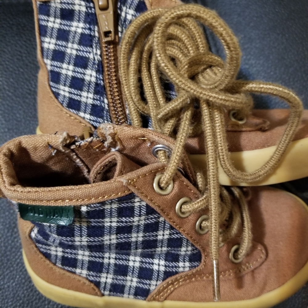 Shoes - Picture 2 of 5